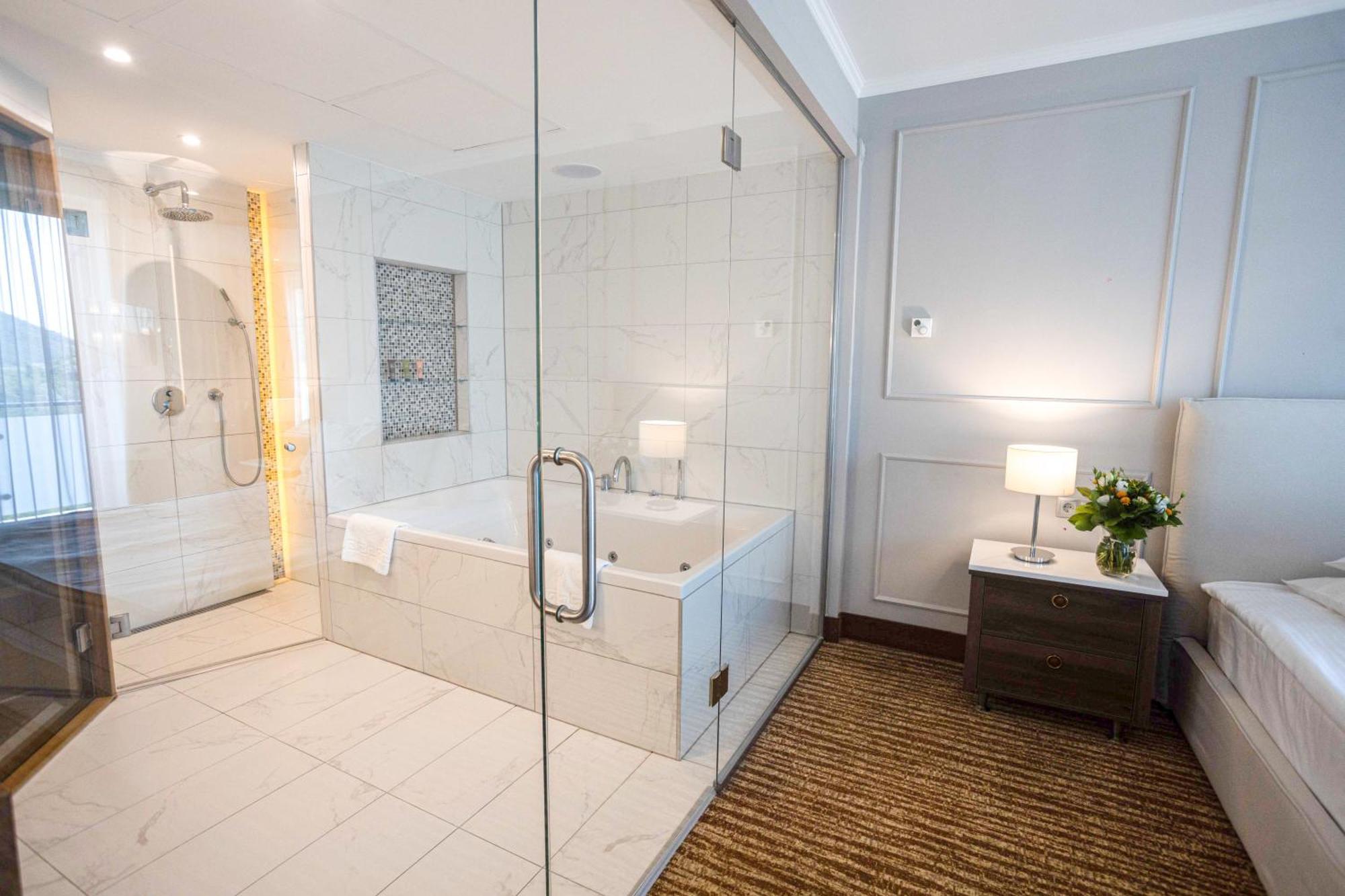 Thermal Hotel
